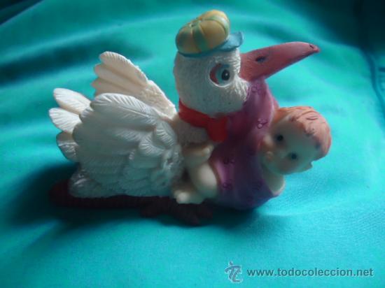 Vintage: FIGURA, FIGURITA, RESINA NI&Ntilde;O EN CIGUE&Ntilde;A