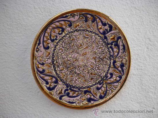 Vintage: PLATOCERAMICA ANTIGUO PINTADO A MANO EN ORO DE LEY Y ESMALTE DIAMETRO 31CM. ( ARTECER-ESPA&Ntilde;A. ROSA)