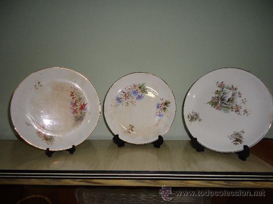 Vintage: Conjunto de tres platos con distintos motivos florales.