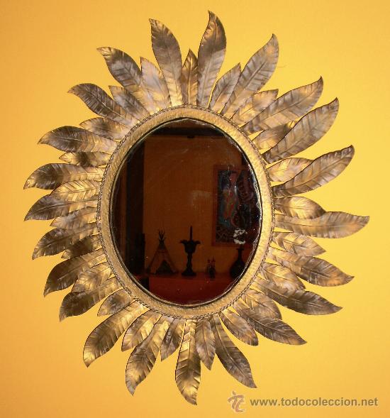 Vintage: ESPEJO ANTIGUO OVALADO DE HOJAS 70 X 65 cm