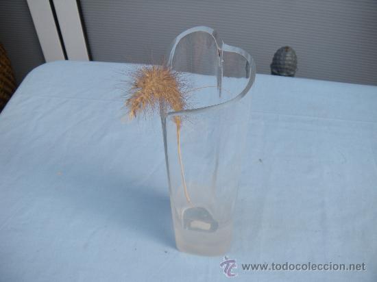 Vintage: FLORERO CON FORMA DE CORAZ&Oacute;N - Foto 1