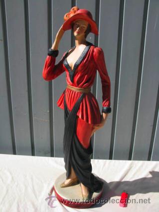 Vintage: Figura de mujer inspiraci&oacute;n a&ntilde;os 40 de cer&aacute;mica pintada a mano, 65cm de altura.