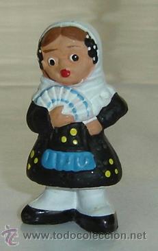 Vintage: MU&Ntilde;ECA TRAJE TRADICIONAL CERAMICA PINTADA- medidas 2,5*5 cms.- a&ntilde;os 1970s