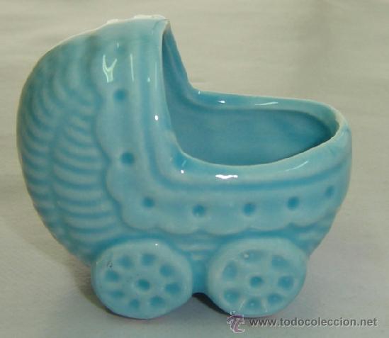 Vintage: COCHECITO DE BEBE CERAMICA PINTADA medidas 8*7 cms.
