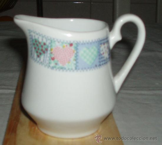 Vintage: jarrita para leche de porcelana 7 cms.