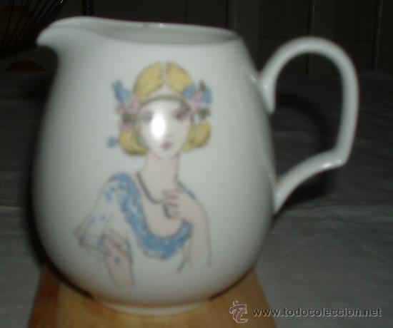 Vintage: jarrita de porcelana para leche  10 cms.