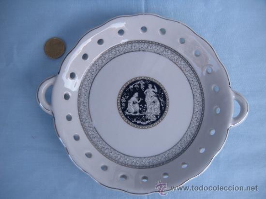 Vintage: PRECIOSO PLATO CALADO EN PORCELANA CON ASAS DECORADO CL&Aacute;SICO. VENETIAN LAGOON