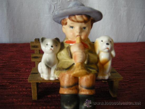 Vintage: DE PORCELANA DE BISCUIT, NI&Ntilde;O CON TROMPETA
