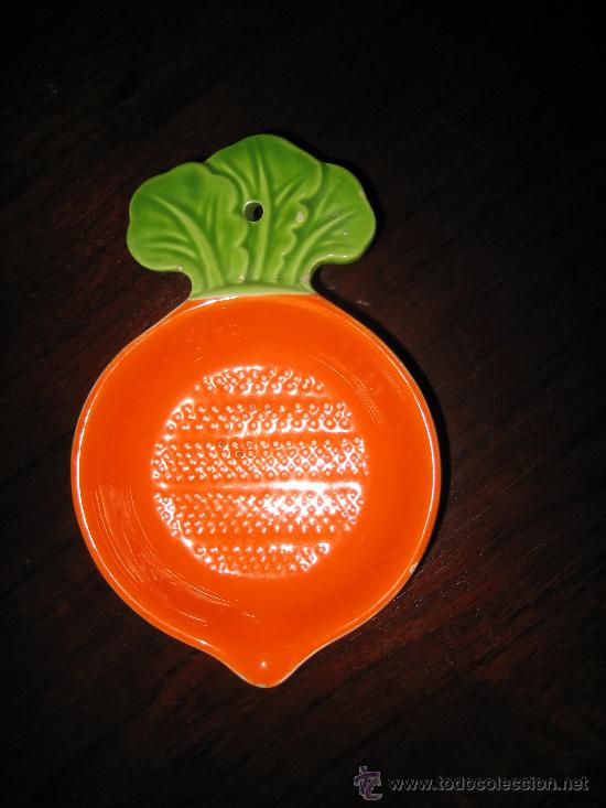 Vintage: Jabonera de cer&aacute;mica en forma de r&aacute;bano o zanahoria. A&ntilde;os 70