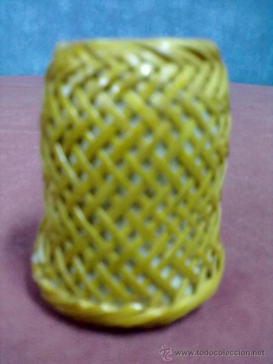 Vintage: PALILLERO VINTAGE DE CERAMICA FORRADO EN CA&Ntilde;A.