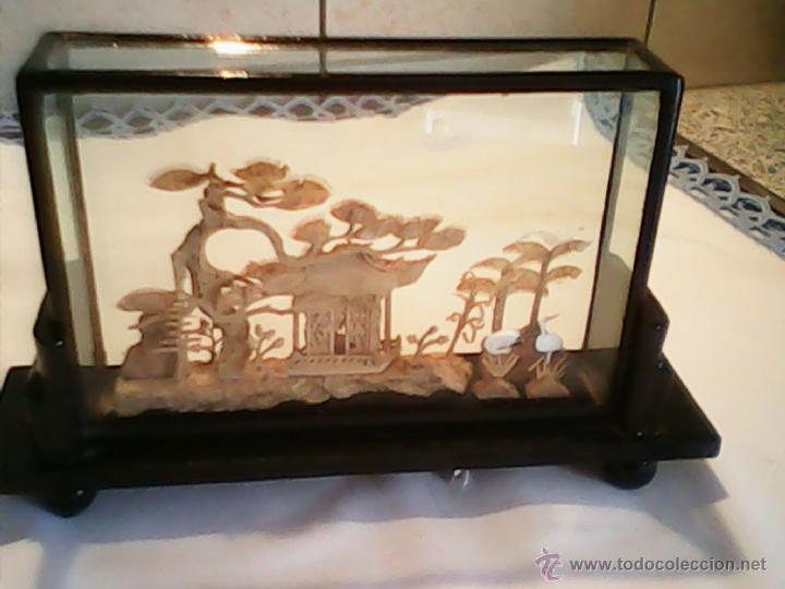 Vintage: PRECIOSA URNA DE CRISTAL CON TALLA DE MADERA HECHA A MANO