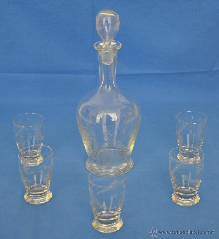 Vintage: Juego de botella y 5 vasos. - Foto 1