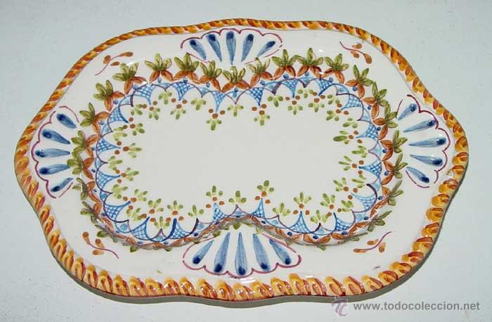 Vintage: ANTIGUO PLATO DE PORCELANA CON MOTIVOS FLORALES - MIDE 22 X 15 CMS.