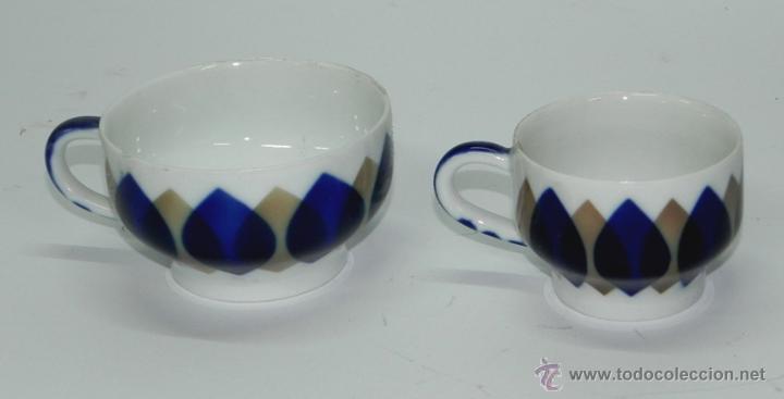 Vintage: ANTIGUAS TAZAS DE CAFE, FABRICADA POR SARGADELOS, TIENE LIGEROS DESPERFECTOS EN EL FILO. LA GRANDE M