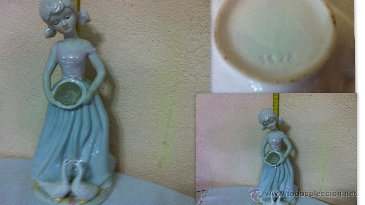 Vintage: Figura de porcelana de 28 cm. de altura