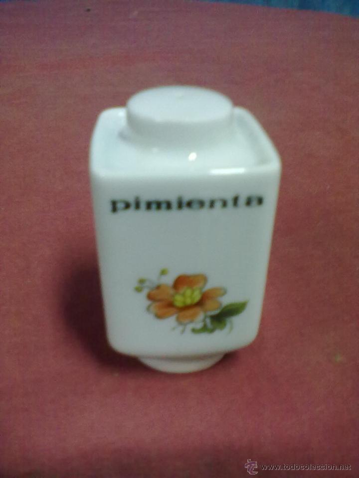 Vintage: PIMENTERO PORCELANA BLANCA FLORES