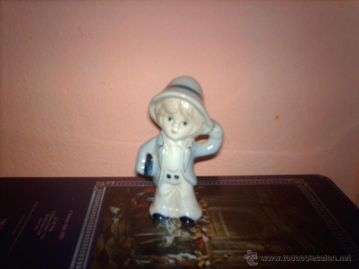 Vintage: FIGURA DE UN NI&Ntilde;O PORCELANA DE CALIDAD 11 CM