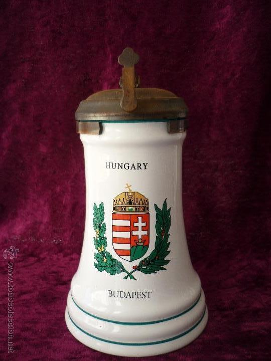 Vintage: JARRA DE CERVZA DE PORCELANA CON TAPA METALICA CUANDO SE ABRE LA TAPA SUENA UNA CAMPANA..