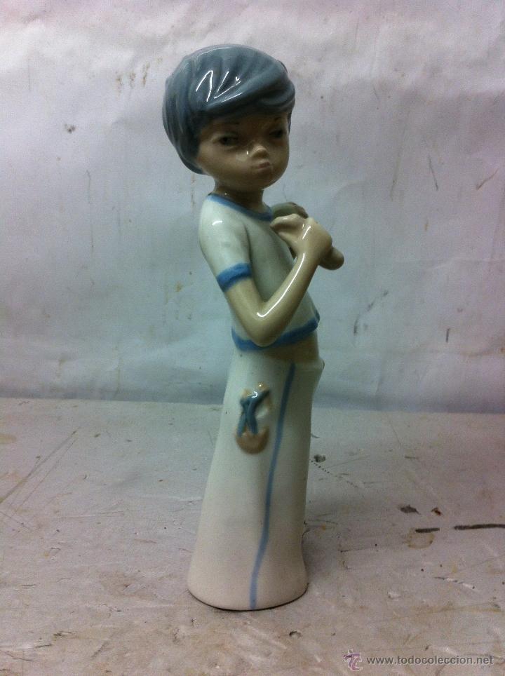 Vintage: Bonita figura de porcelana Casades ni&ntilde;o con bocadillo y pelota