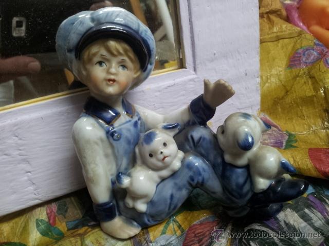 Vintage: ANTIGUA FIGURA NI&Ntilde;O CON PERROS