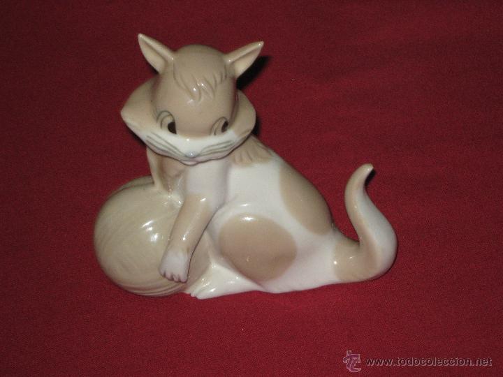 Vintage: FIGURA ARDILLA - PORCELANA - A&Ntilde;OS 80 - SELLO INCISO - PINTADA A MANO