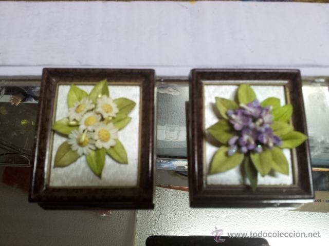 Vintage: 2 CUADRITOS MARRON CON FLORES DE PORCELANA HECHOS A MANO