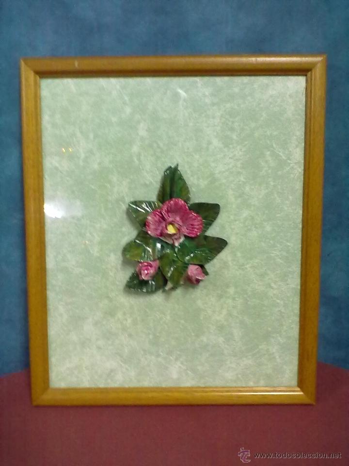 Vintage: FLOR PORCELANA ENMARCADA ROTA