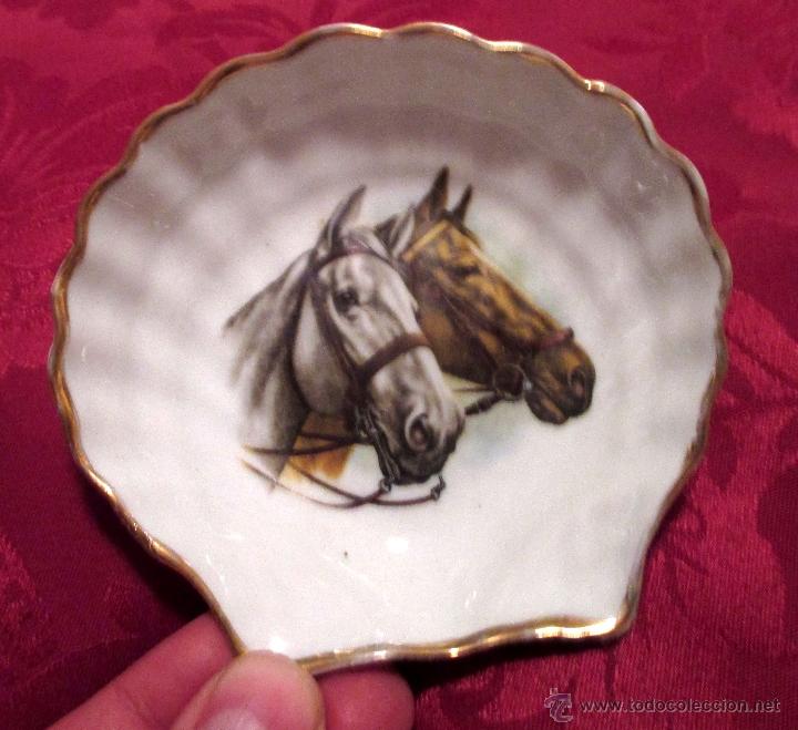 Vintage: CENICERO O DESPOJADOR DE PORCELANA. CABALLOS. H&Iacute;PICA.