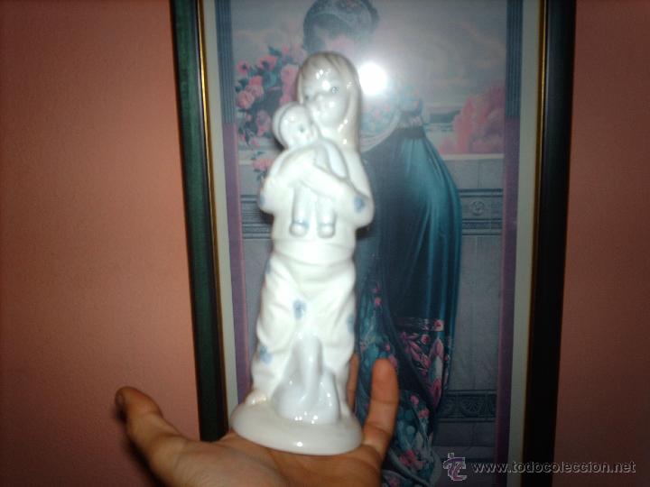 Vintage: BONITA FIGURA DE PORCELANA CALIDAD-SE&Ntilde;ORA CON BEBE EN BRAZOS 20CM