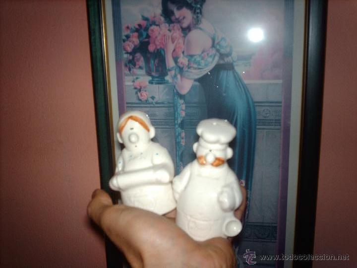 Vintage: PAREJA DE SALERO Y PIMENTERO DE PORCELANA MARCA IBER