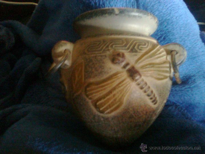 Vintage: Anfora en cer&aacute;mica, no s&eacute; si terracota, decorada con lib&eacute;lulas y hojas