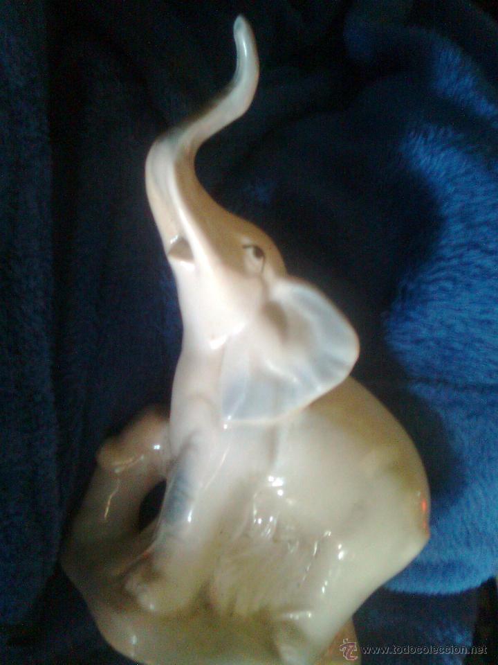 Vintage: Gran elefante de la suerte con la trompa hacia arriba - 18 cms