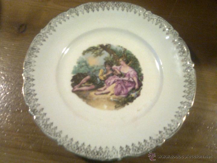 Vintage: Plato porcelana con ribetes oro - Escena Galante - Contraste de Santa Clara - Vigo - 24,50 cms