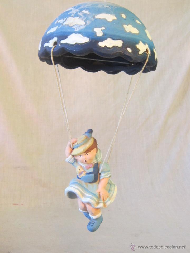 Vintage: FIGURA DE MU&Ntilde;ECA EN PARACAIDAS DE CERAMICA