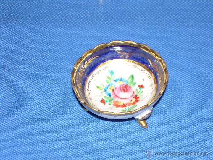 Vintage: MINIATURA DE CENTRO DE PORCELANA CON FLORES - DIAMETRO 5 CMS