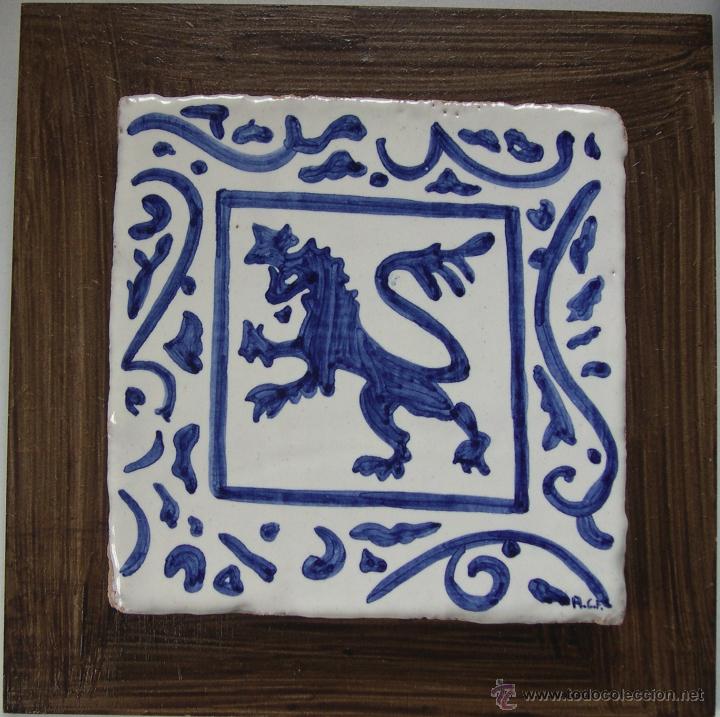 Vintage: Azulejo Le&oacute;n. Hecho a mano. - Foto 1