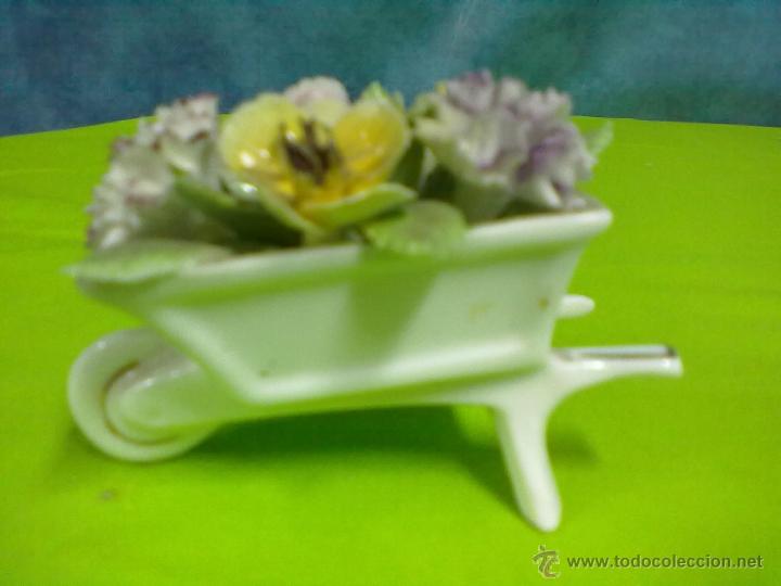 Vintage: PEQUE&Ntilde;A CARRETILLA CARGADA DE FLORES ROYAL ADDERLEY