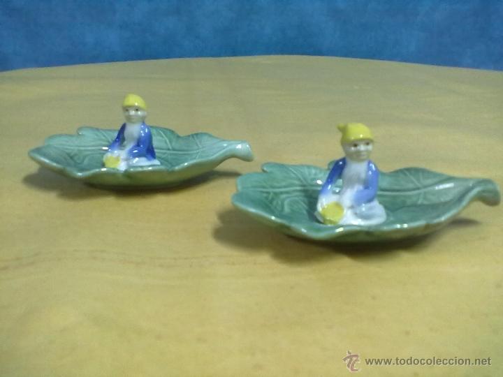 Vintage: DOS HOJAS PORCELANA CON DUENDES GNOMOS SHAMROCK