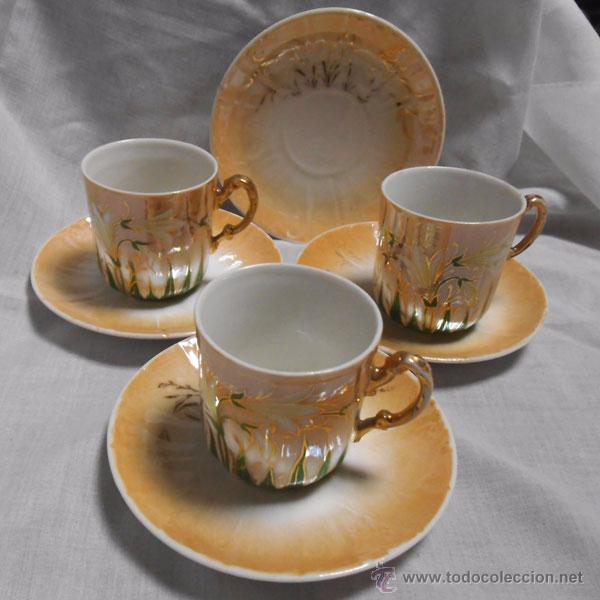 Vintage: TAZA CAFE -JUEGO TRES TAZAS DE CAFE CON 4 PLATOS , DE PORCELANA DECORADOS CON ESMALTE Y DORADOS