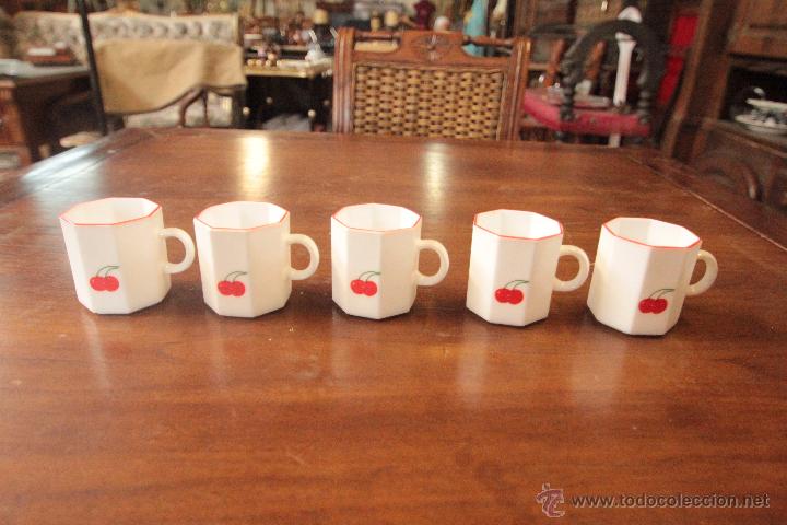 Vintage: Juego de 5 tazas de caf&eacute; en porcelana francesa