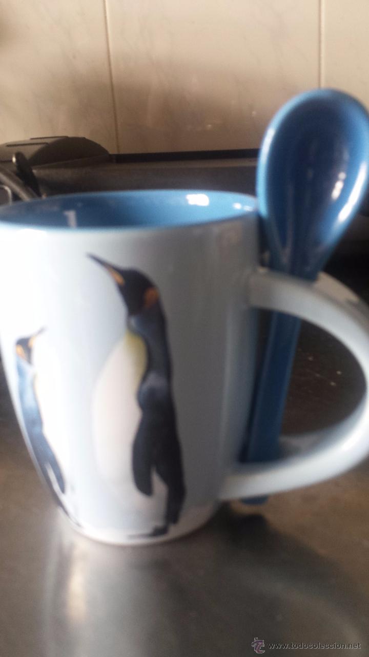 Vintage: TAZA DE CAF&Eacute; CON CUCHARITA, MOTIVO PING&Uuml;INOS; PERFECTO ESTADO, SIN USO