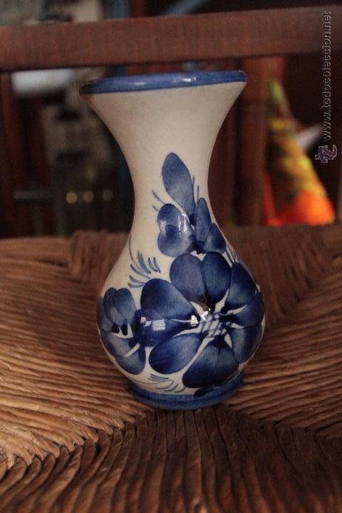 Vintage: FLORERO CER&Aacute;MICA AZUL Y BLANCO