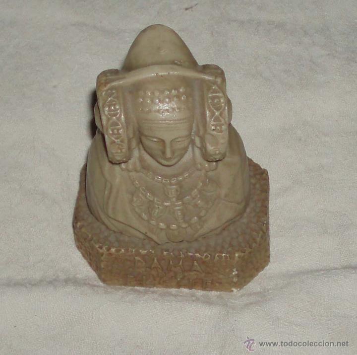 Vintage: bonita dama de elche  de 7 cms y medio de alta la base mide 6 cms