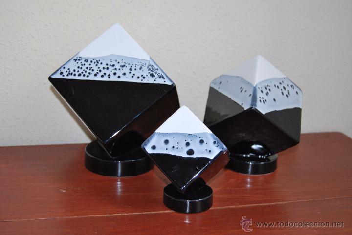 Vintage: TRES FIGURAS GEOM&Eacute;TRICAS DE CER&Aacute;MICA ESMALTADA - CUBOS - A&Ntilde;OS 80