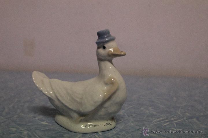 Vintage: Figurilla de porcelana, recuerdo. Porcelana blanca. Vintage. pato