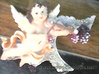 Vintage: Bonito angel en resina tocando el viol&iacute;n. Qurubin angelito 13 por 10 cms