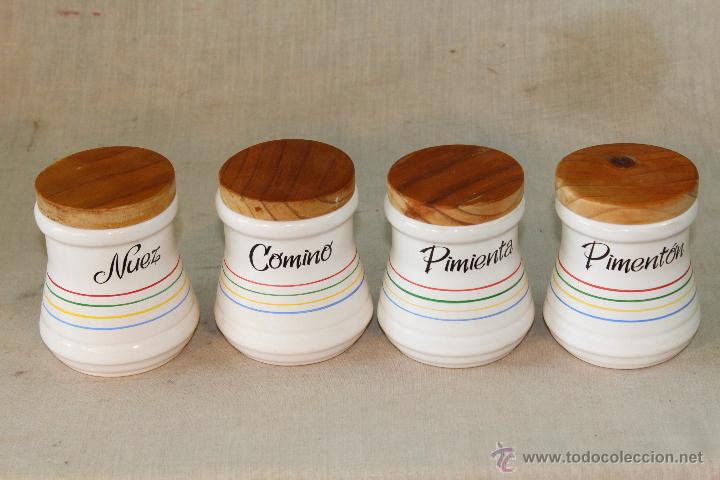 Vintage: 4 TARROS DE ESPECIAS EN CERAMICA CON TAPA DE MADERA