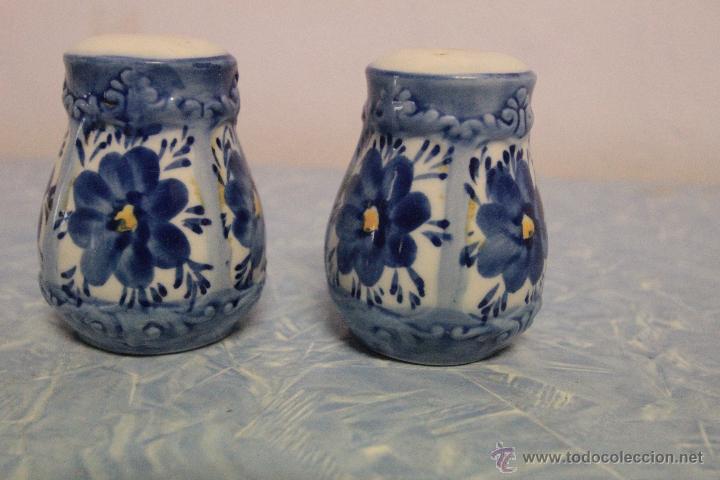 Vintage: pareja de saleros de porcelana azul y blanca