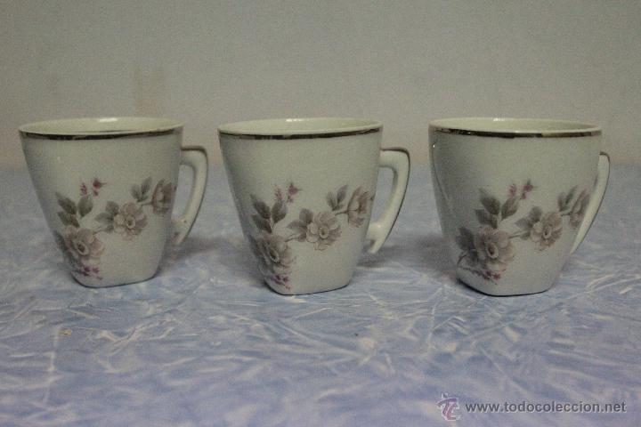 Vintage: 3 tazas de cafe de porcelana, con base sellada