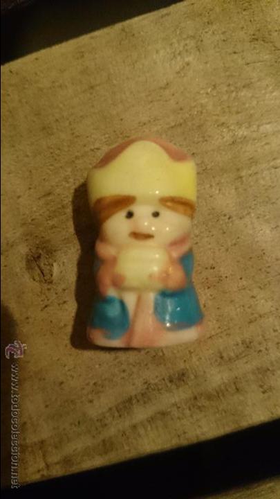 Vintage: peque&ntilde;o rey mago de porcelana, miniatura, 3cm de altura